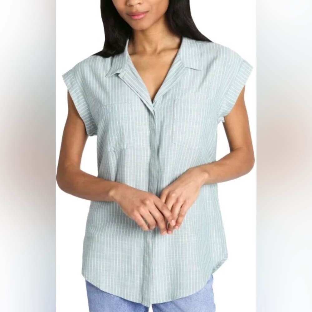 Jachs Girlfriend Women's Button
Front Blouse Size 2XL Color NWT
Short Sleeve
